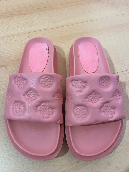 Оригинални чехли Guess