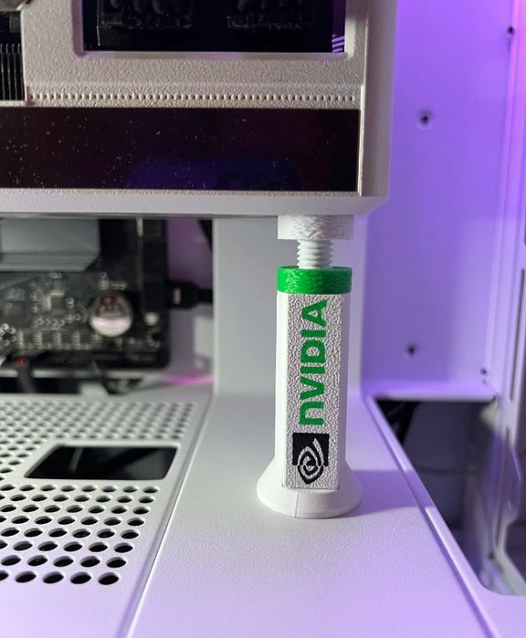 Регулируем държач за видеокарта