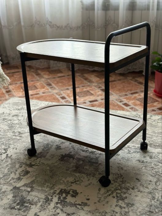 Сервировочный стол