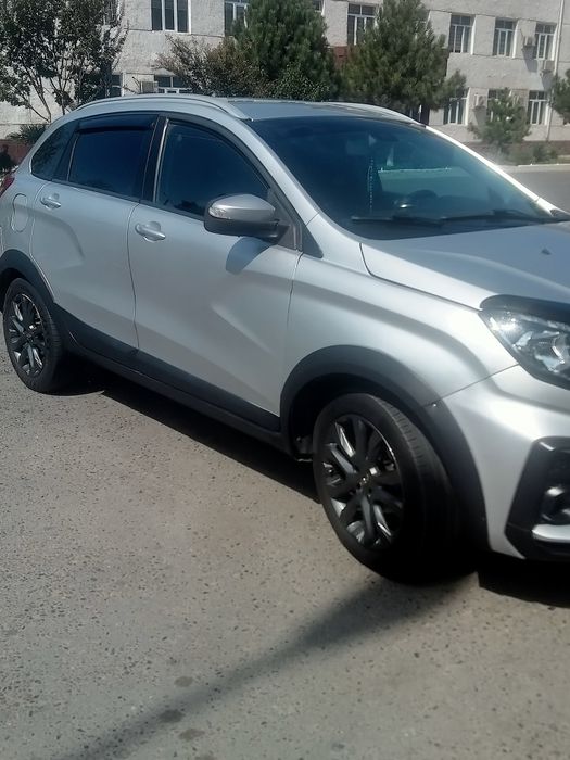 Lada xray cros 2019 yil