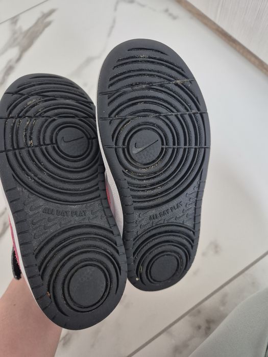 Маратонки Nike  номер 26