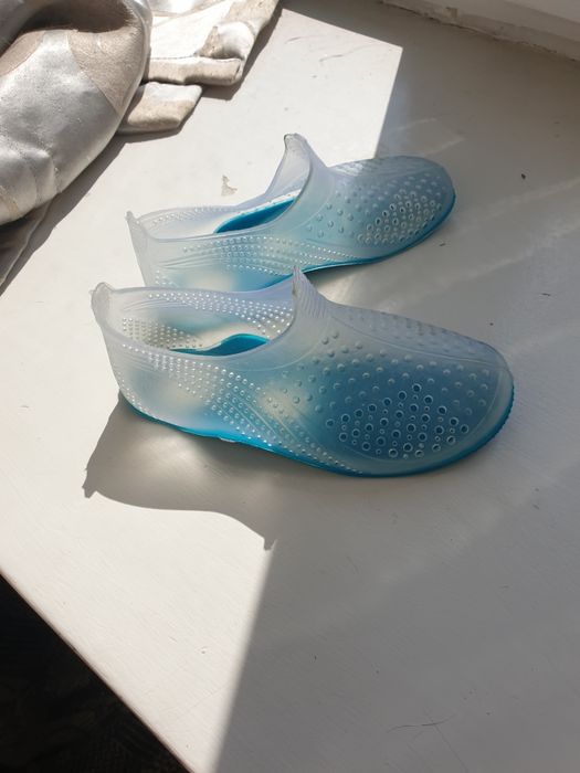 Продаю новые аквашузы 25/26 размера