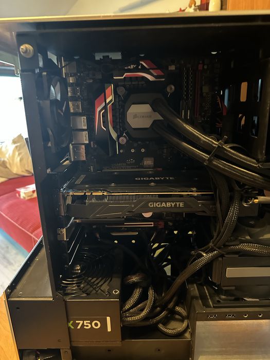 Геймърски компютър 1070 8gb i7