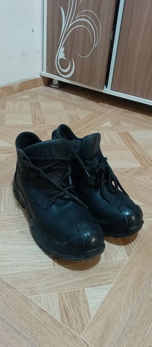 Продам спец обувь