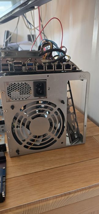 Продавам компактна сървърна/домашна машина (NAS/Router/Firewall)