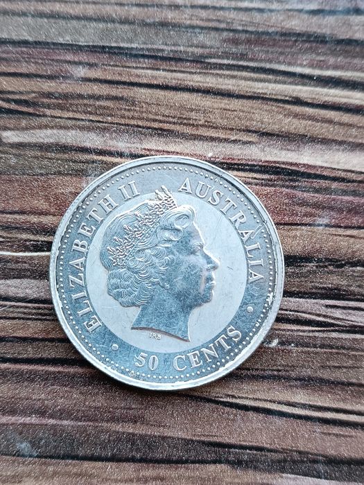 Серебряная монета 50 центов. 2004 года