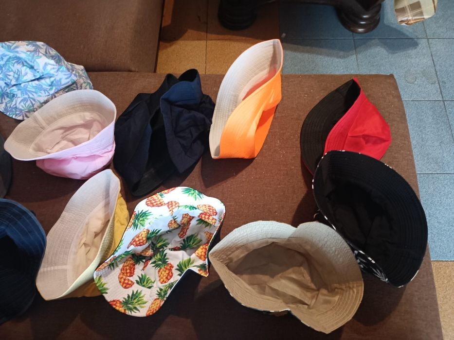 Мъжки и женски шапки-5лв