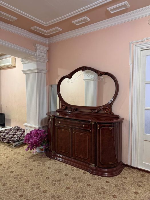 Yakkasaroy Glinkada 2 xonali kv xamma waroyit bor