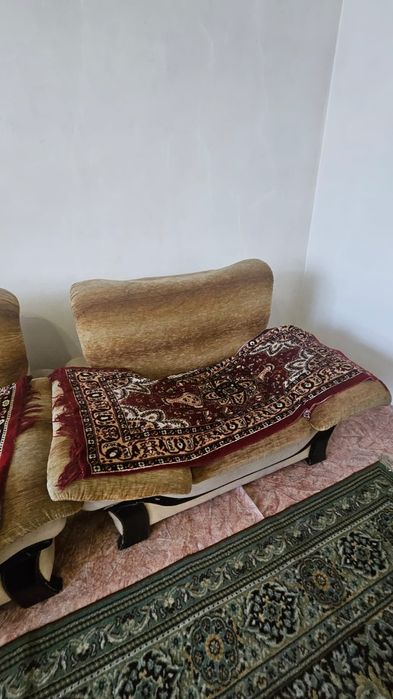 Диван и кресло больше