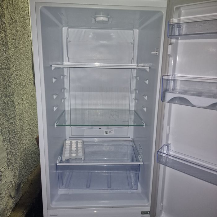 Продам холодильник беко и газ плиту