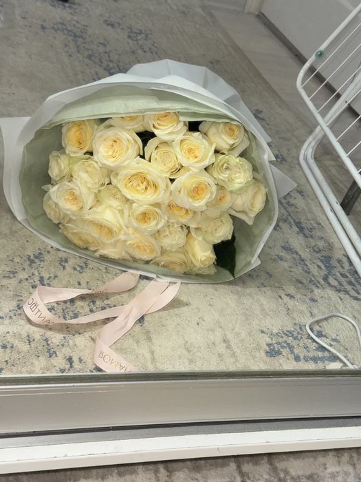 Розы красивые бело -желтые