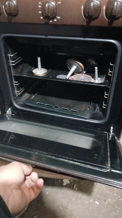 Прадается газ плита