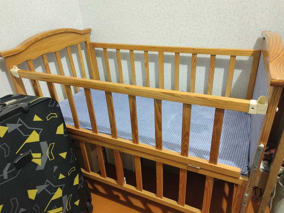 Детская кроватка