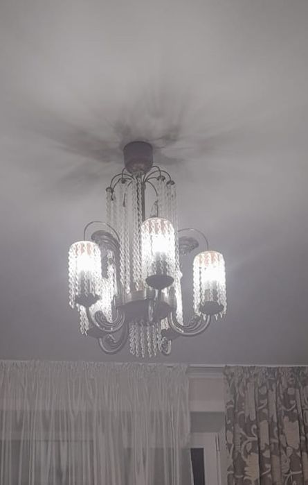 Продам люстру