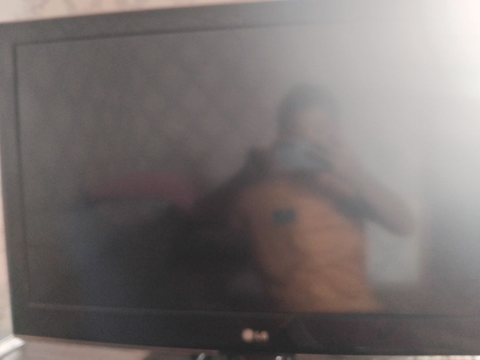 Продам телевизор LG 32LV2500 (32", Full HD)