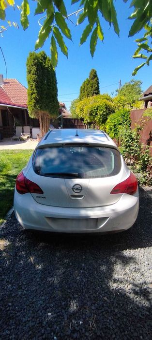 OPEL Astra 2011