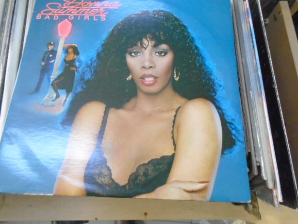 Bad girls донна саммер. Донна саммер на виниле. Donna Summer фотоальбомов. Donna Summer Bad girls 1979.