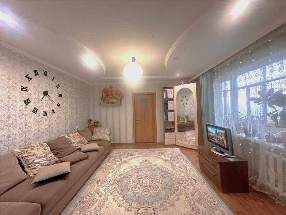 Продам 4-ком квартиру  Степной-1.