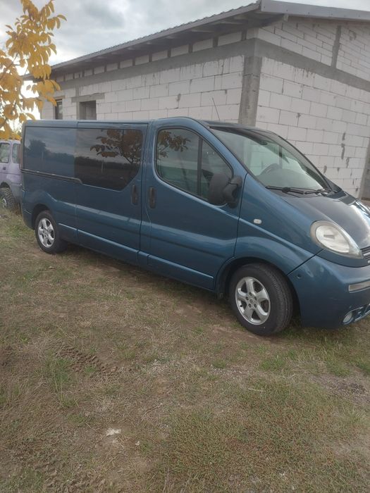 Vând  Opel Vivaro 6 locuri si benă  versiunea lungă