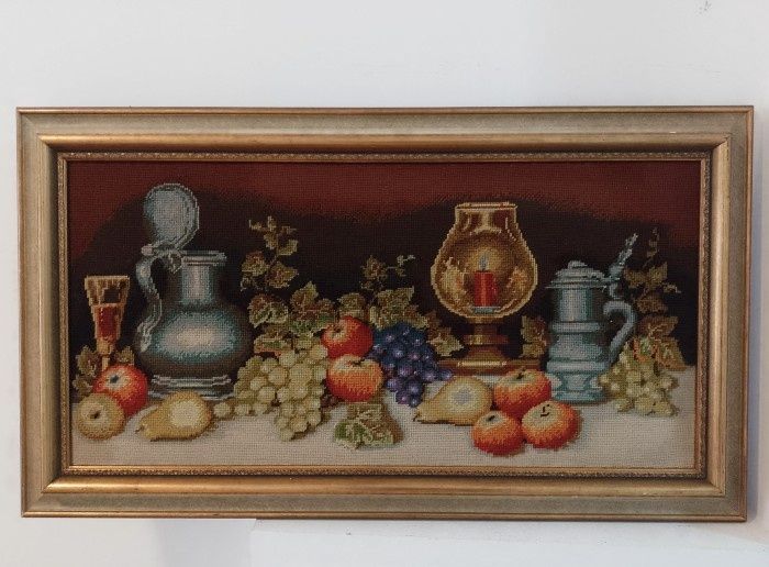 Superb goblen ,lucrare încadrată într-o ramă din lemn masiv sculptata,