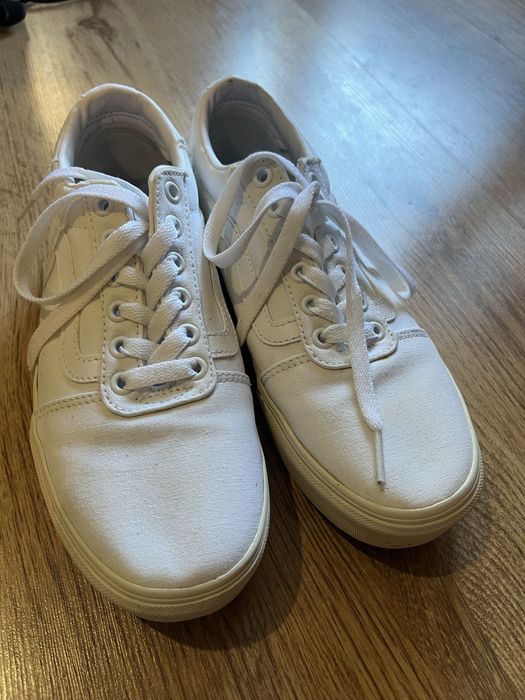 Бели кецове Vans (39)