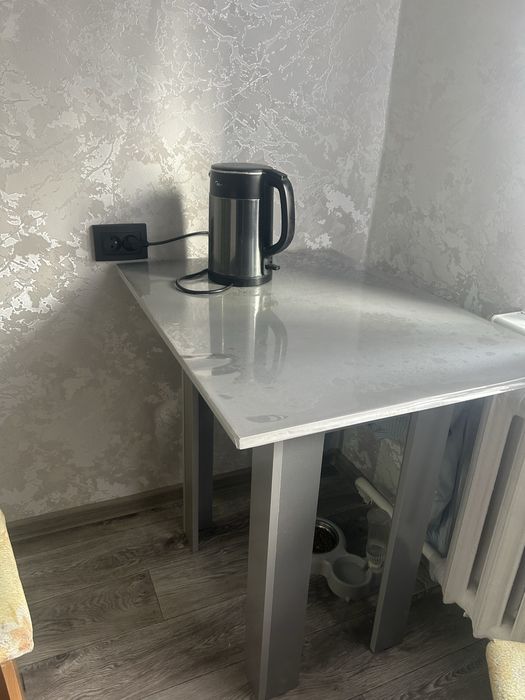 Продам кухонный стол