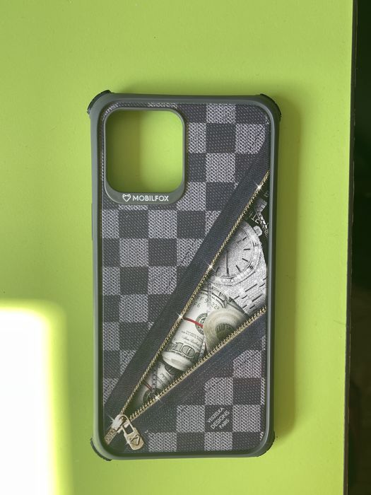 Vand 4 huse mobilfox pentru Iphone 12 pro max