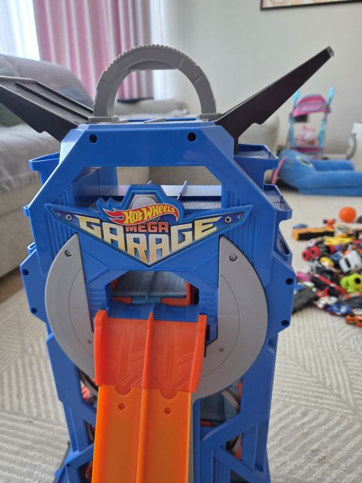 How Wheels City Mega Garage