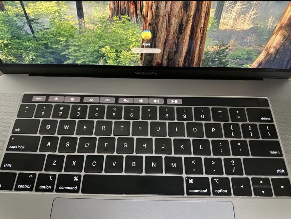 Macbook pro i7 15 inch 2018