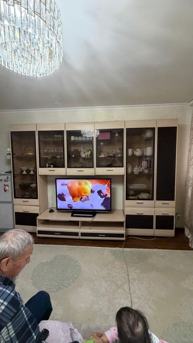 Стенка в гостиную в отличном состояние