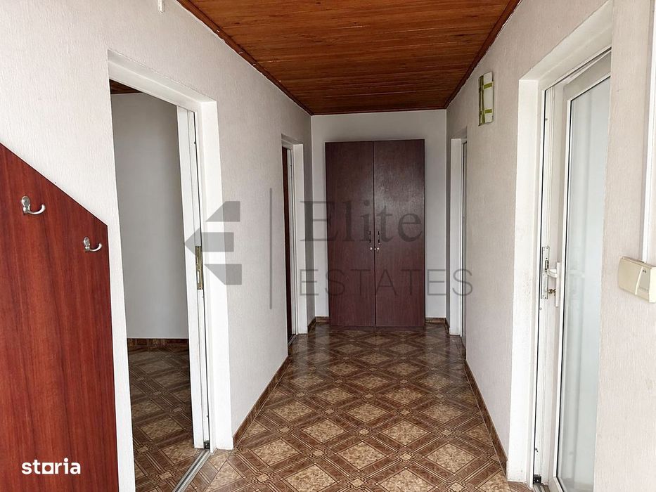 Spatiu comercial cu apartamente de vanzare In Nojorid