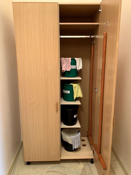 Шкаф для уборочного инвентаря