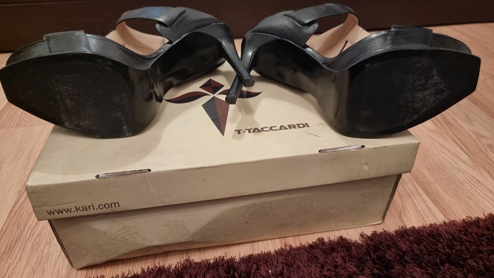 Продаю женские туфли