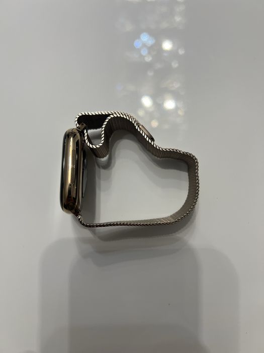 Apple Watch Series 10 Gold Titanium 42 mm, GPS + Cellular