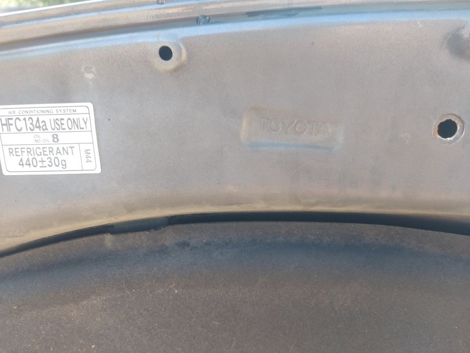 Предни капаци за Тойота Авенсис Т25 2003- 2009г