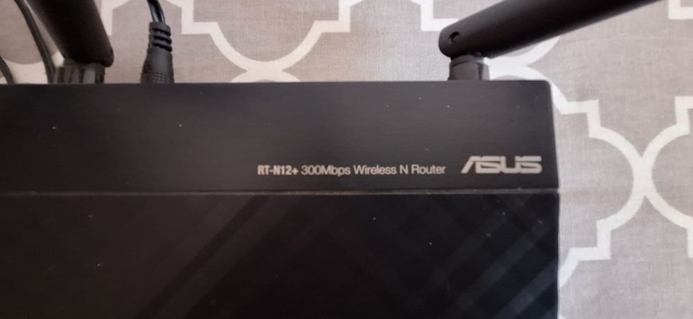 Router Asus vechi , 300 Mbps