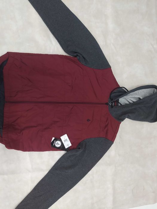 Ново Volcom яке М размер
