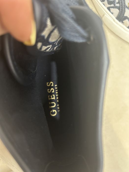 Продам новые кеды Guess