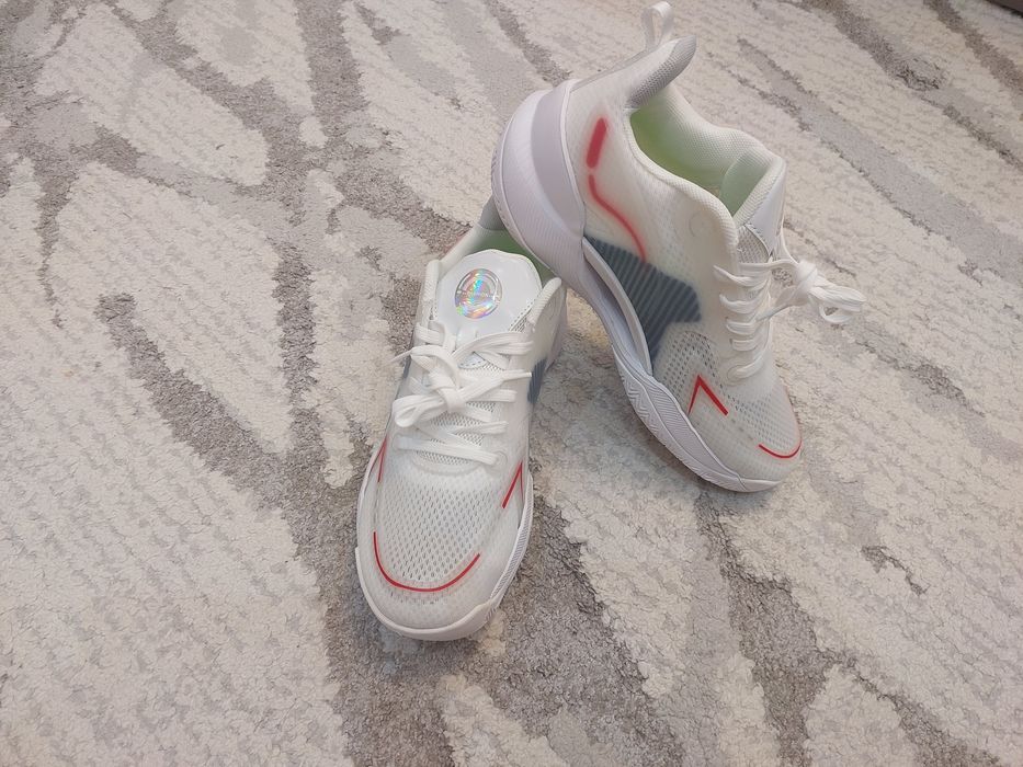 Кроссовки новые 41 размера