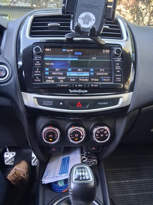 Vând Mitsubishi ASX