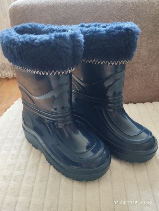 Продам детские резиновые сапоги