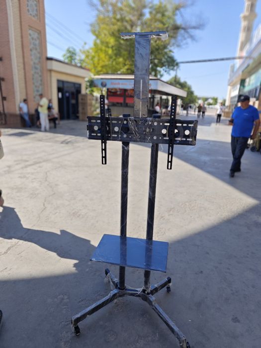 Кронштейн ТВ мобильный. Стойка с кронштейном. Подставка