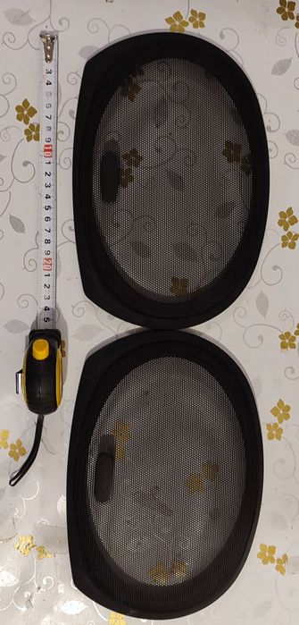 Сеточки на автомобильные колонки.