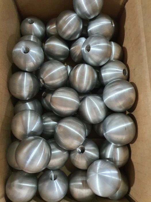 CNC -lucrari de serie pe centre de frezare-strunjire.