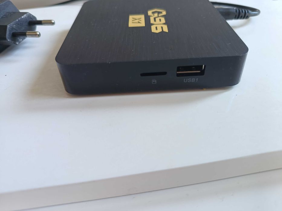 Продавам TV Box G96 X1 с дистанционно и клавиатура