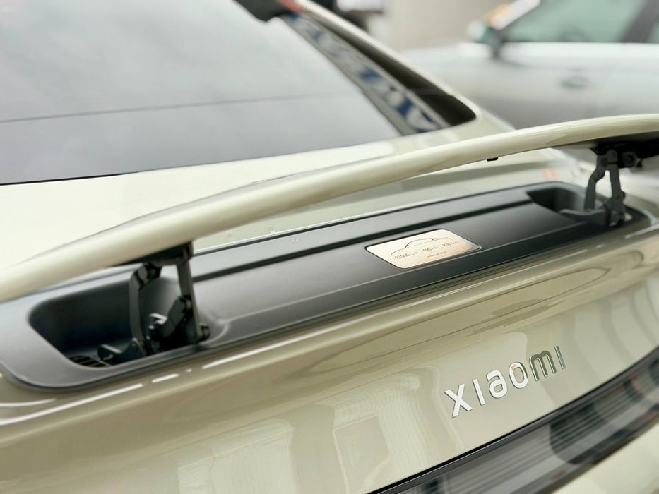 Xiaomi su7 max full pazitsiya