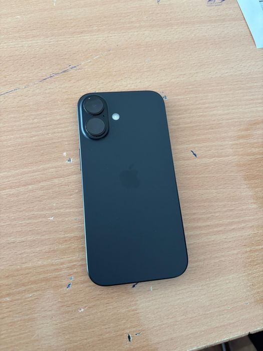 Продаю айфон 16 128