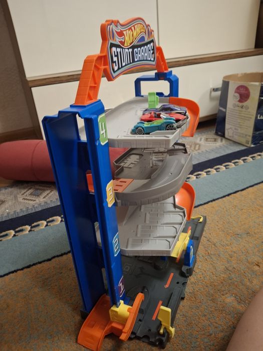 Hotwheels гараж.