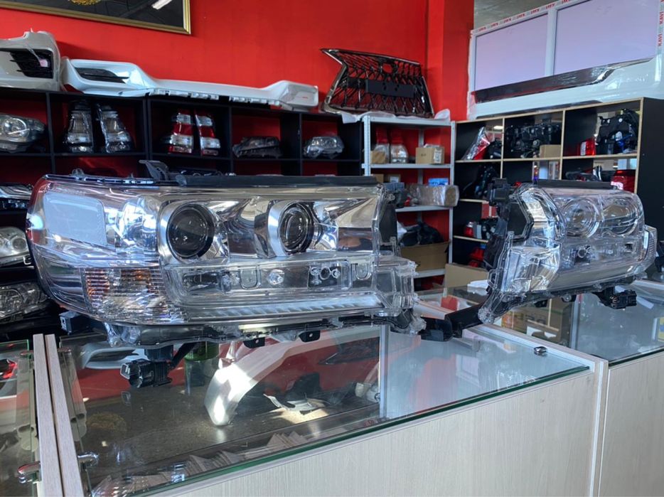 Фара б/у оригинал Toyota Land Cruiser 200