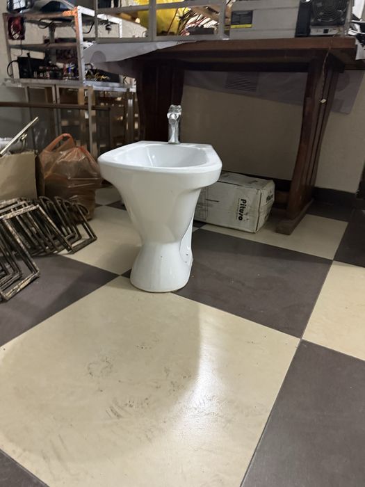 Душ кабина, биде